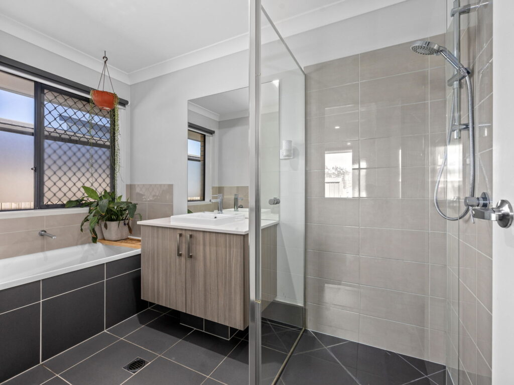 9 Maudsley Crescent, Collingwood Park QLD 4301