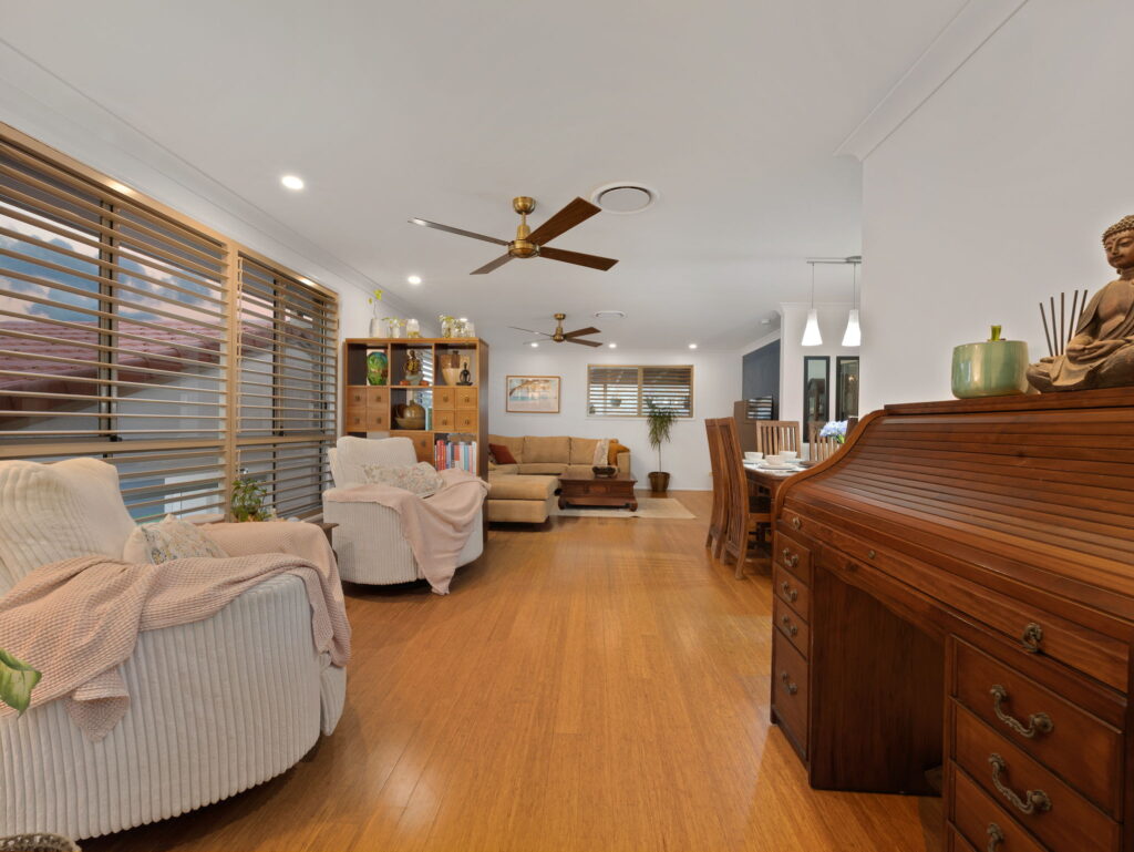 House-Elanora-QLD-R2-4986233