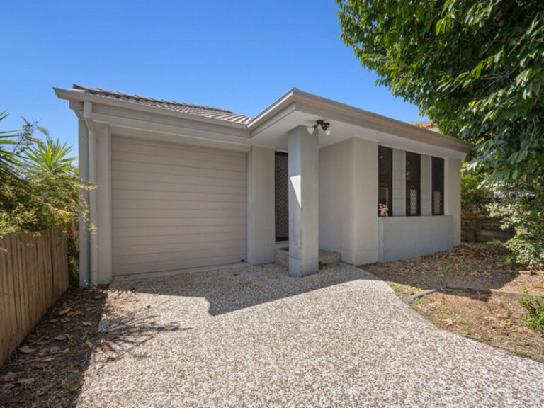 8 Hyde Avenue, Springfield Lakes, QLD 4300