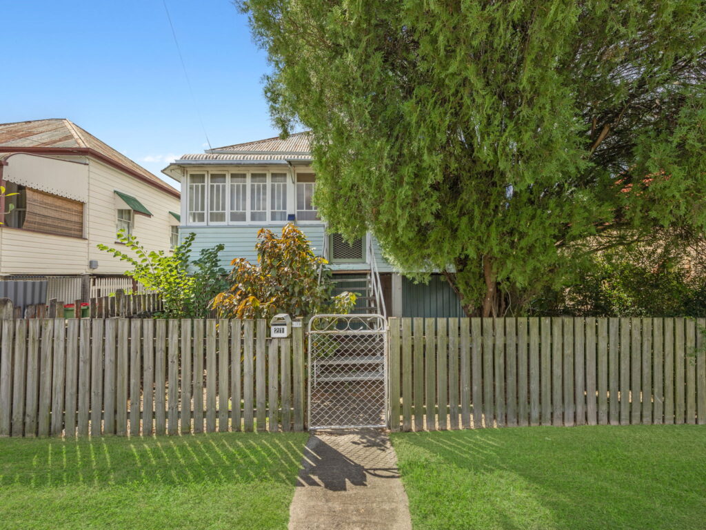 21 The Terrace, North Ipswich, QLD 4305