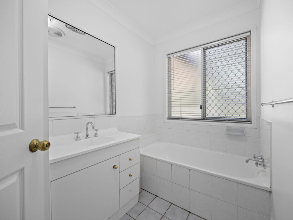 25 Falvey Crescent, Goodna, QLD 4300
