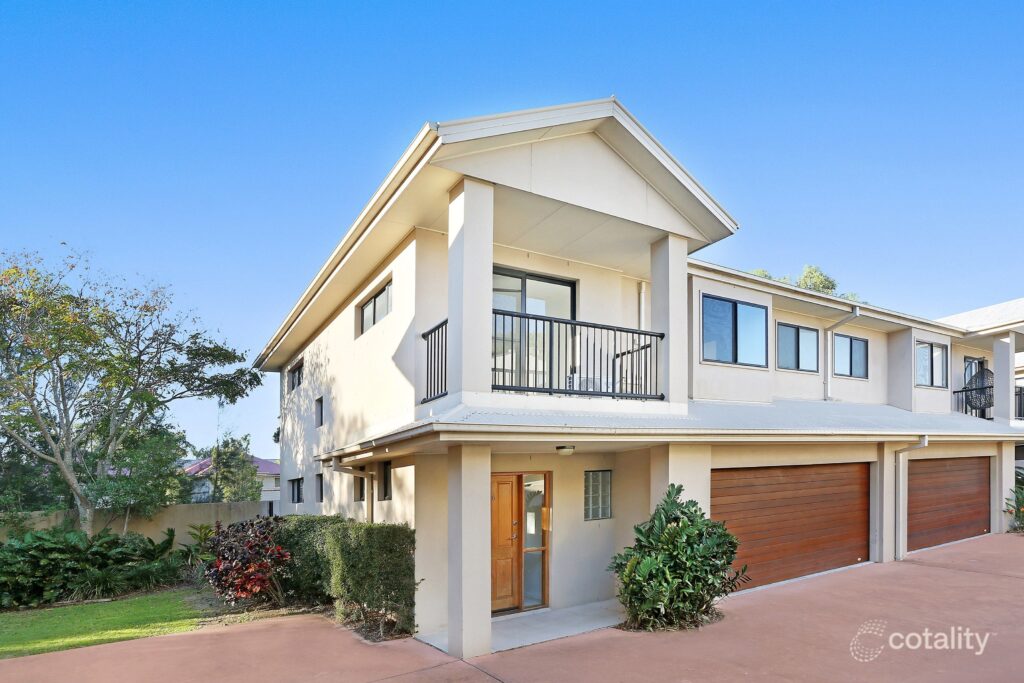 House-Labrador-QLD-IRE5661882
