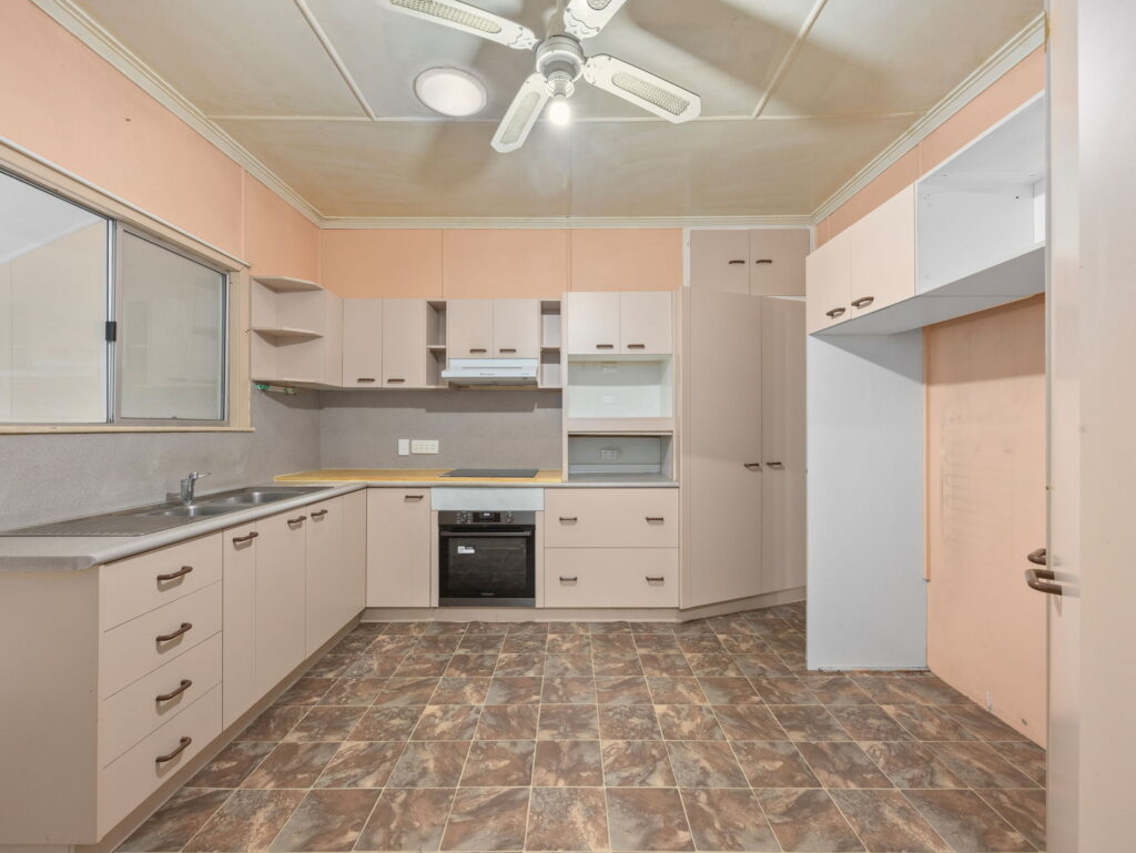 19 Russell St, Silkstone, QLD 4304
