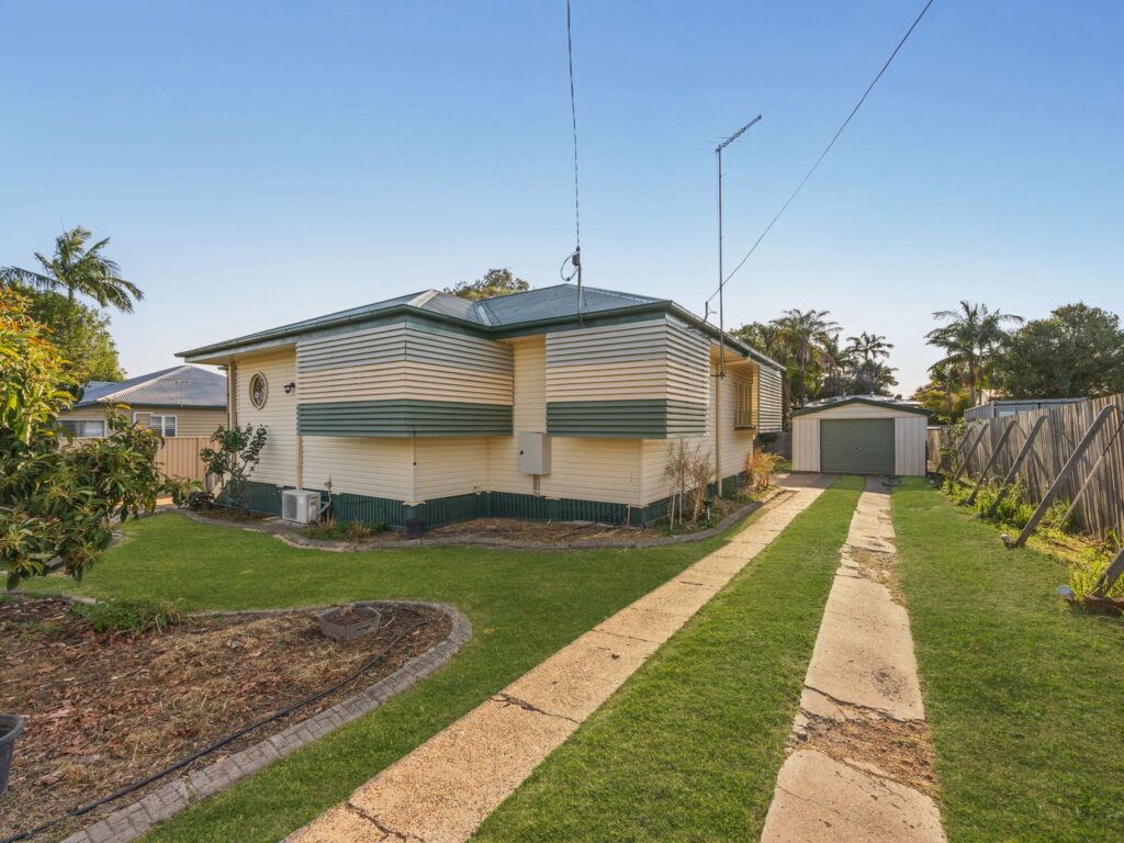 19 Russell St, Silkstone, QLD 4304