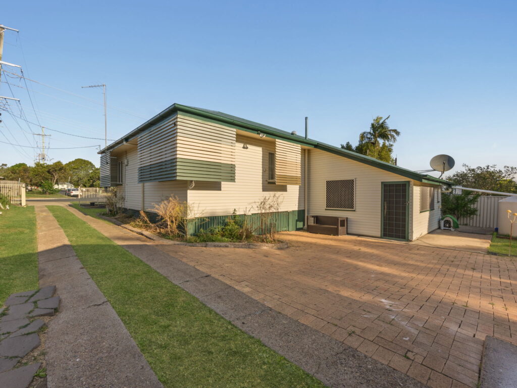 19 Russell St, Silkstone, QLD 4304