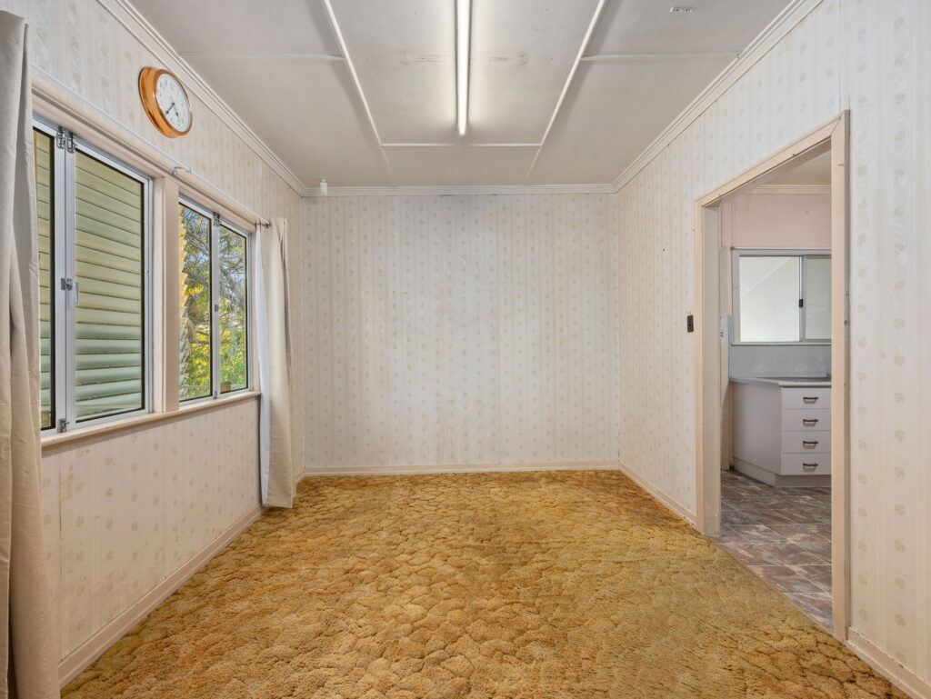 19 Russell St, Silkstone, QLD 4304