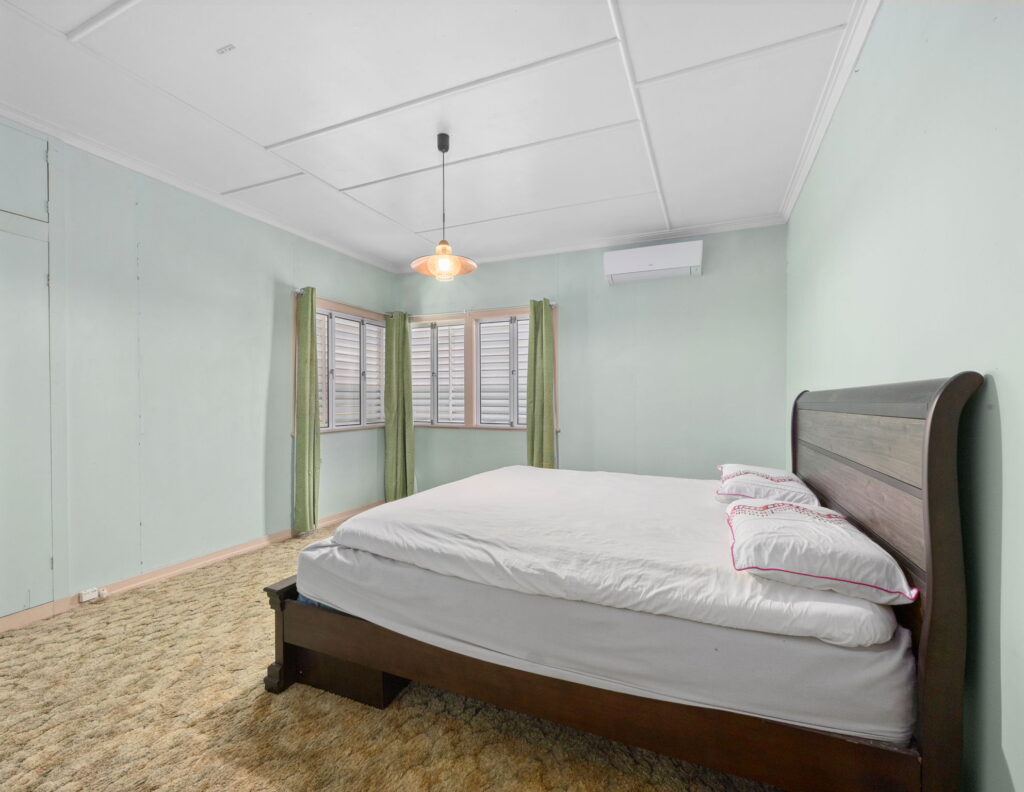 19 Russell St, Silkstone, QLD 4304