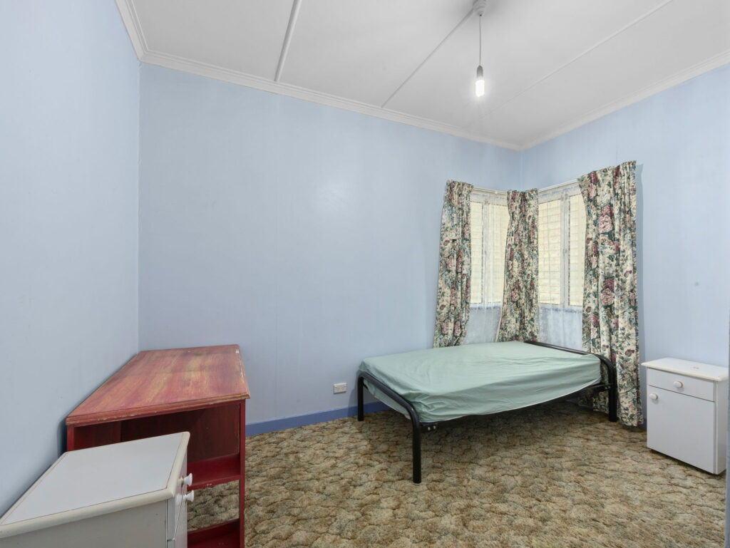 19 Russell St, Silkstone, QLD 4304
