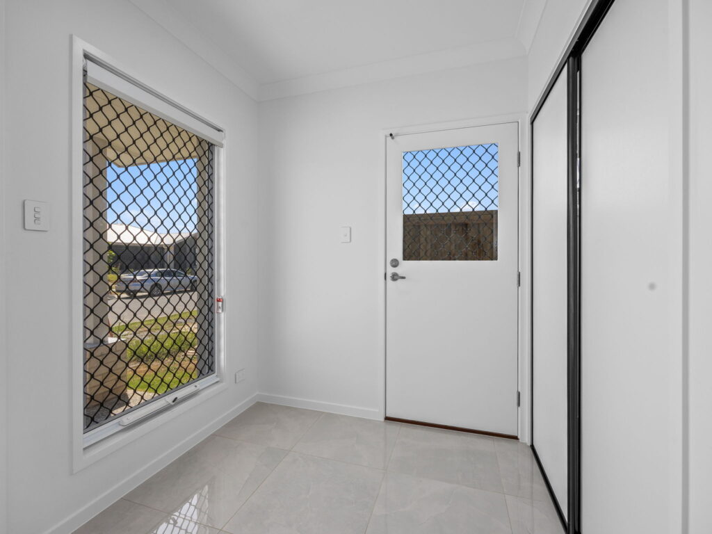 15 Helios St, White Rock, QLD 4306