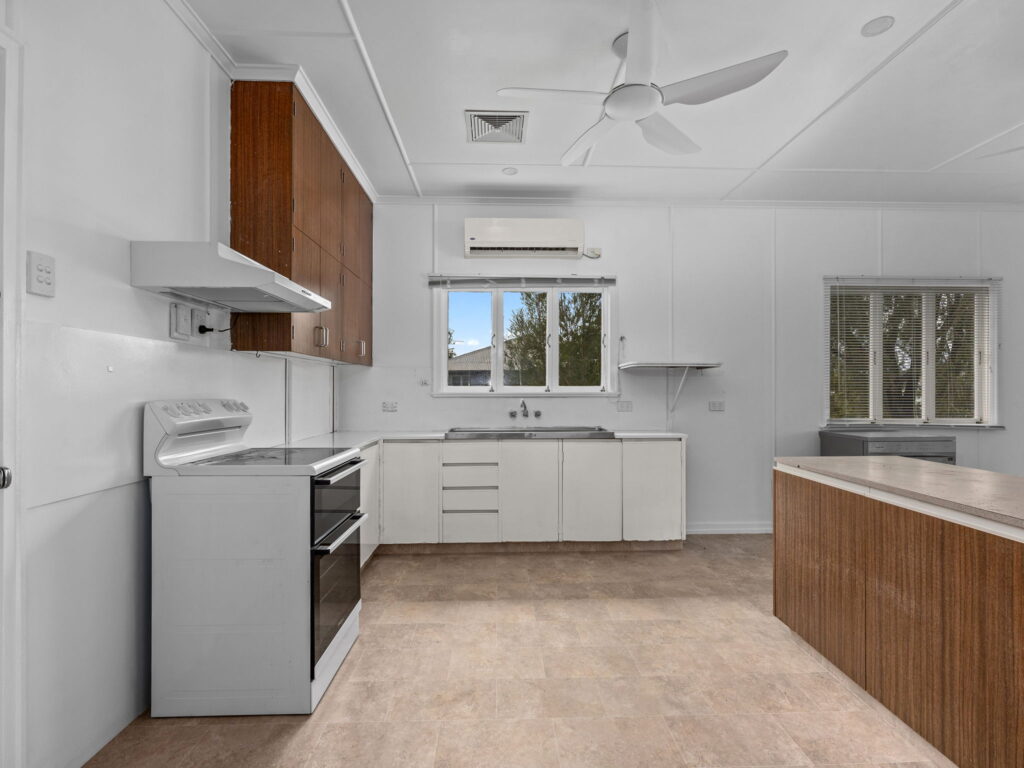 16 Gilliver Street, Eastern Heights, QLD 4305