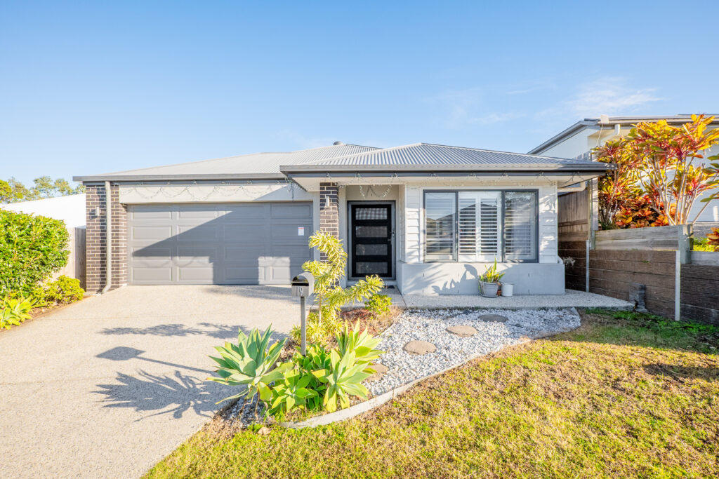 19 Leiper St, Bellbird Park QLD 4300
