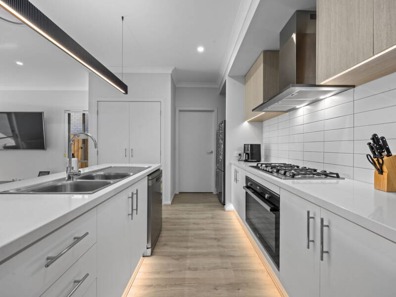 10 Greenlink St, DEEBING HEIGHTS, QLD 4306 AUS