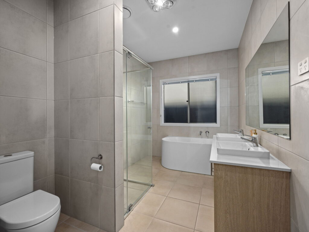 10 Greenlink St, DEEBING HEIGHTS QLD 4306