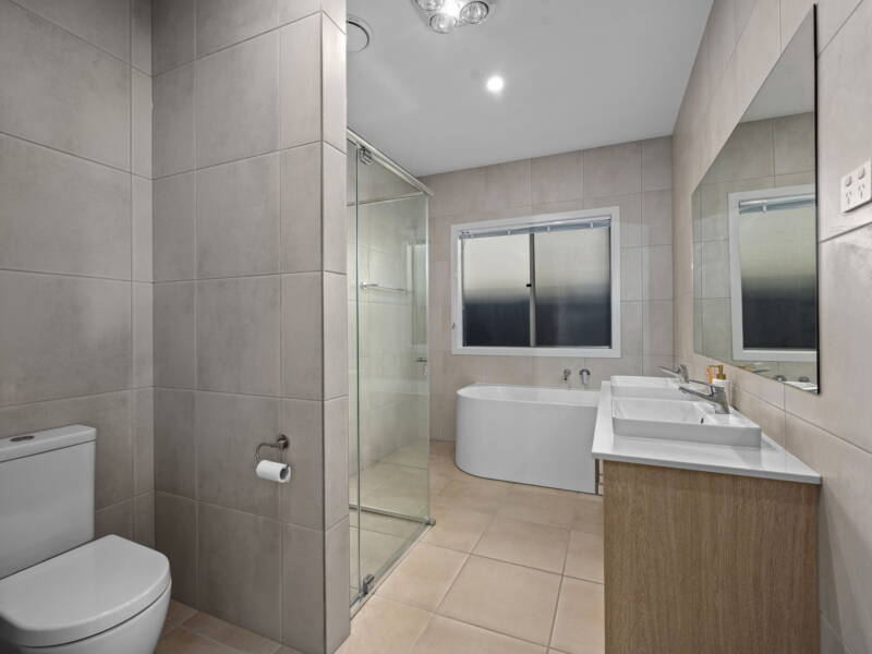 10 Greenlink St, DEEBING HEIGHTS, QLD 4306 AUS