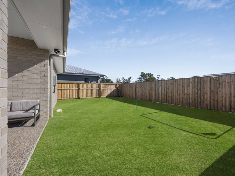10 Greenlink St, DEEBING HEIGHTS, QLD 4306 AUS