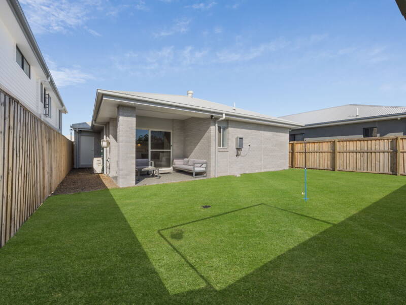 10 Greenlink St, DEEBING HEIGHTS, QLD 4306 AUS