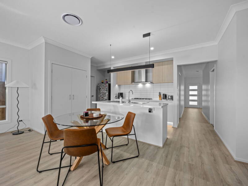 10 Greenlink St, DEEBING HEIGHTS, QLD 4306 AUS