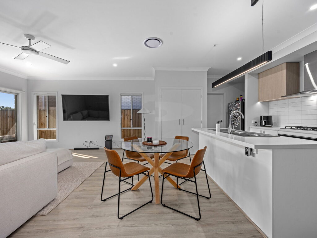 10 Greenlink St, DEEBING HEIGHTS QLD 4306