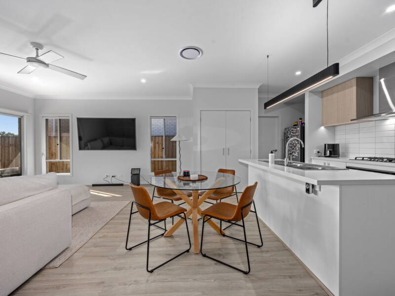 10 Greenlink St, DEEBING HEIGHTS, QLD 4306 AUS