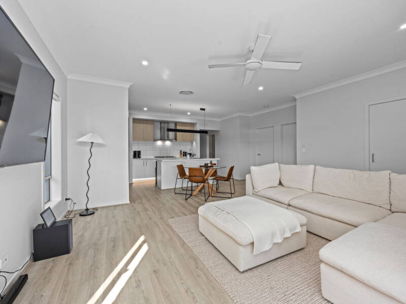 10 Greenlink St, DEEBING HEIGHTS, QLD 4306 AUS