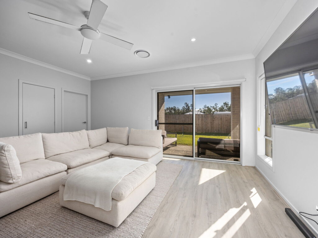 10 Greenlink St, DEEBING HEIGHTS QLD 4306