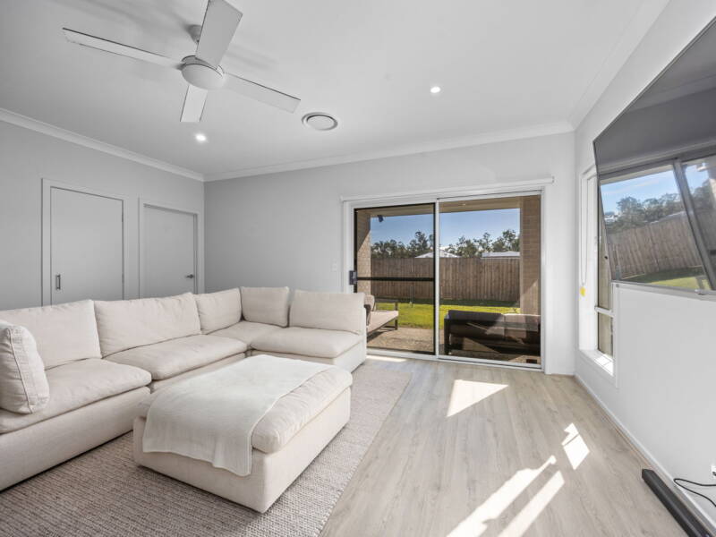 10 Greenlink St, DEEBING HEIGHTS, QLD 4306 AUS