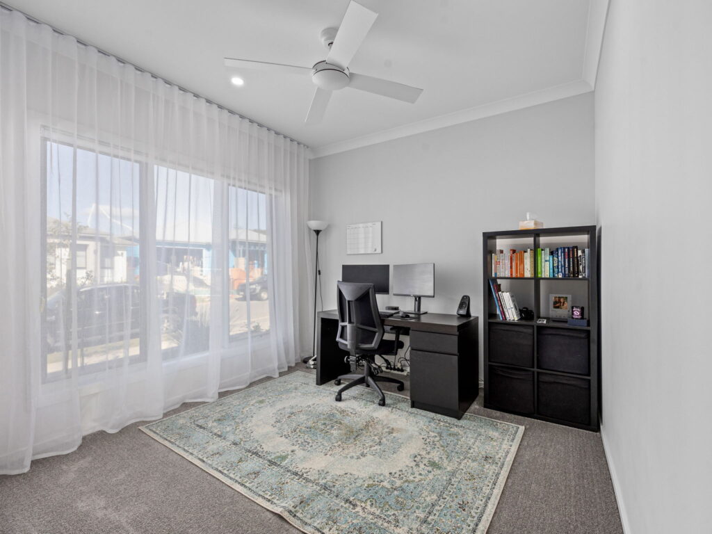 10 Greenlink St, DEEBING HEIGHTS QLD 4306