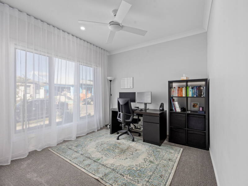 10 Greenlink St, DEEBING HEIGHTS, QLD 4306 AUS