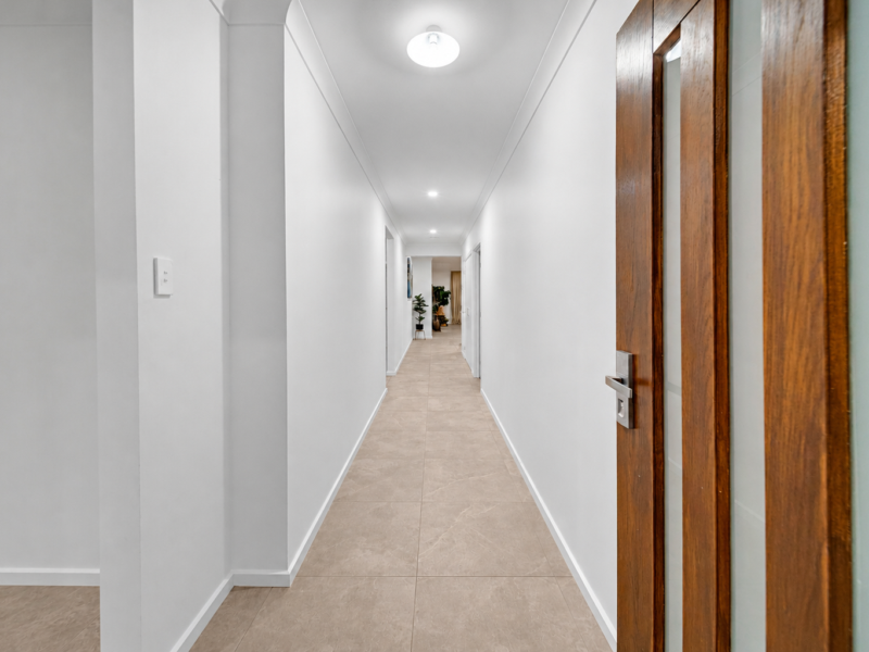 9 Jockey Cr, South Ripley, QLD 4306 Australia