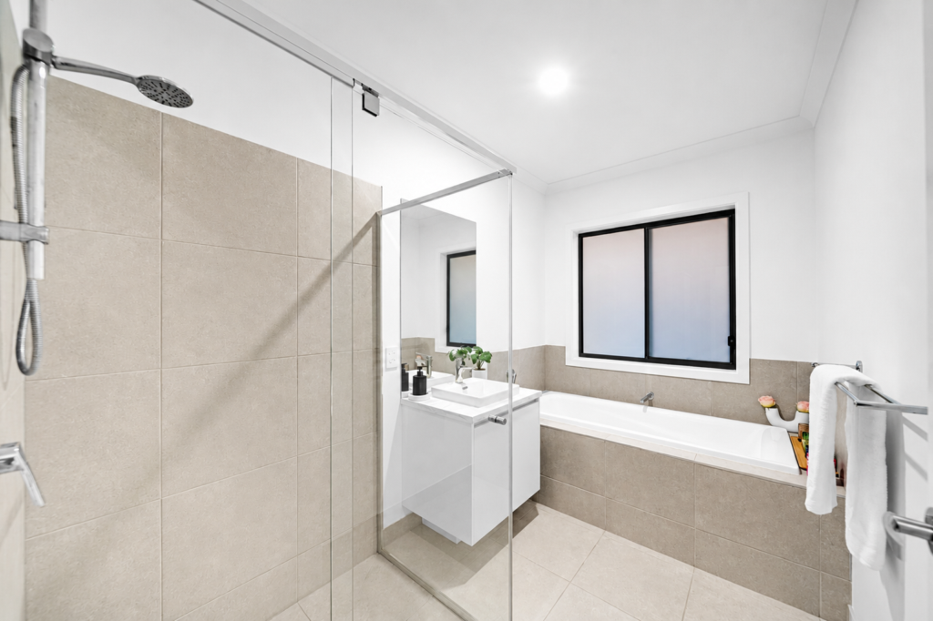 9 Jockey Cr, South Ripley QLD 4306