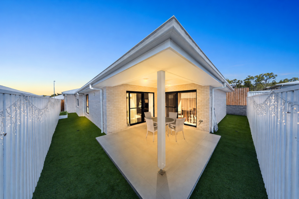 9 Jockey Cr, South Ripley QLD 4306