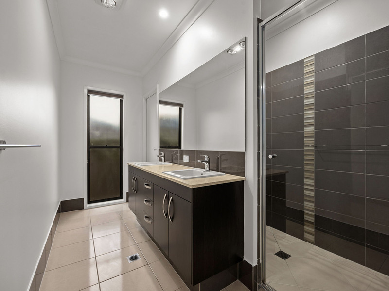 108 Meadows Circuit, BELLBIRD PARK, QLD 4300 Australia