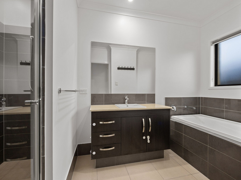 108 Meadows Circuit, BELLBIRD PARK, QLD 4300 Australia
