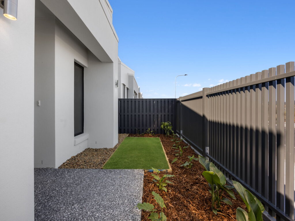 15 Swan Road, south Ripley, QLD 4306