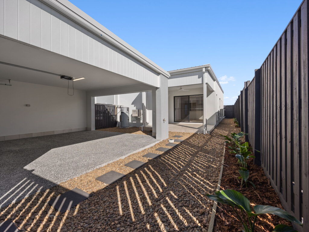 15 Swan Road, south Ripley, QLD 4306