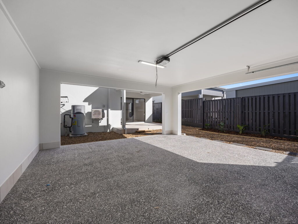 15 Swan Road, south Ripley, QLD 4306