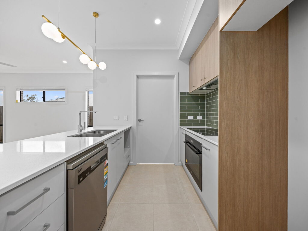 7 Flat Pea Cr, Deebing Heights, QLD 4306