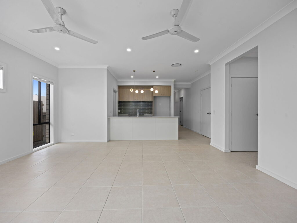 7 Flat Pea Cr, Deebing Heights, QLD 4306