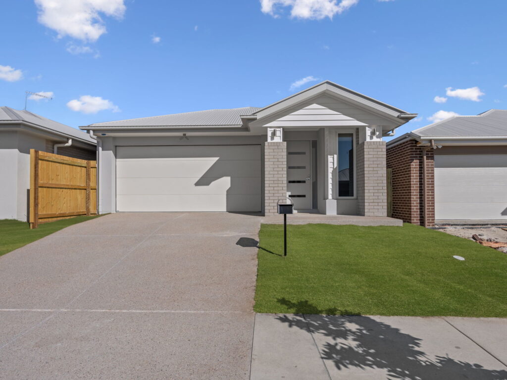 21 Samson Cr, White Rock, QLD 4306