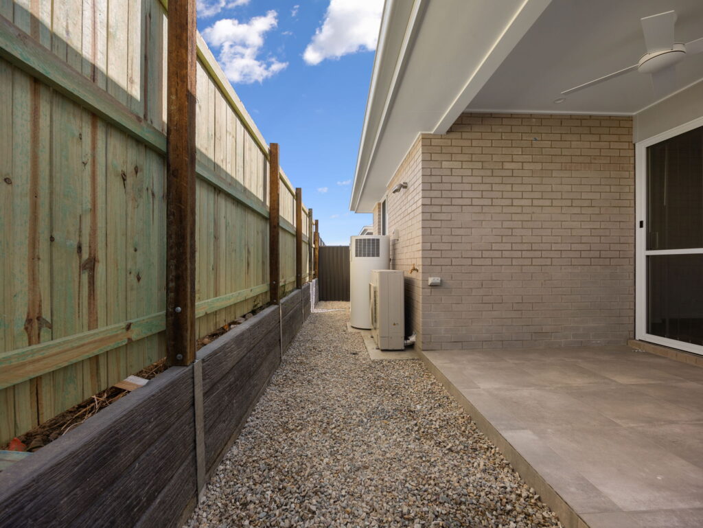 21 Samson Cr, White Rock, QLD 4306