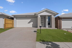 21 Samson Cr, White Rock, QLD 4306
