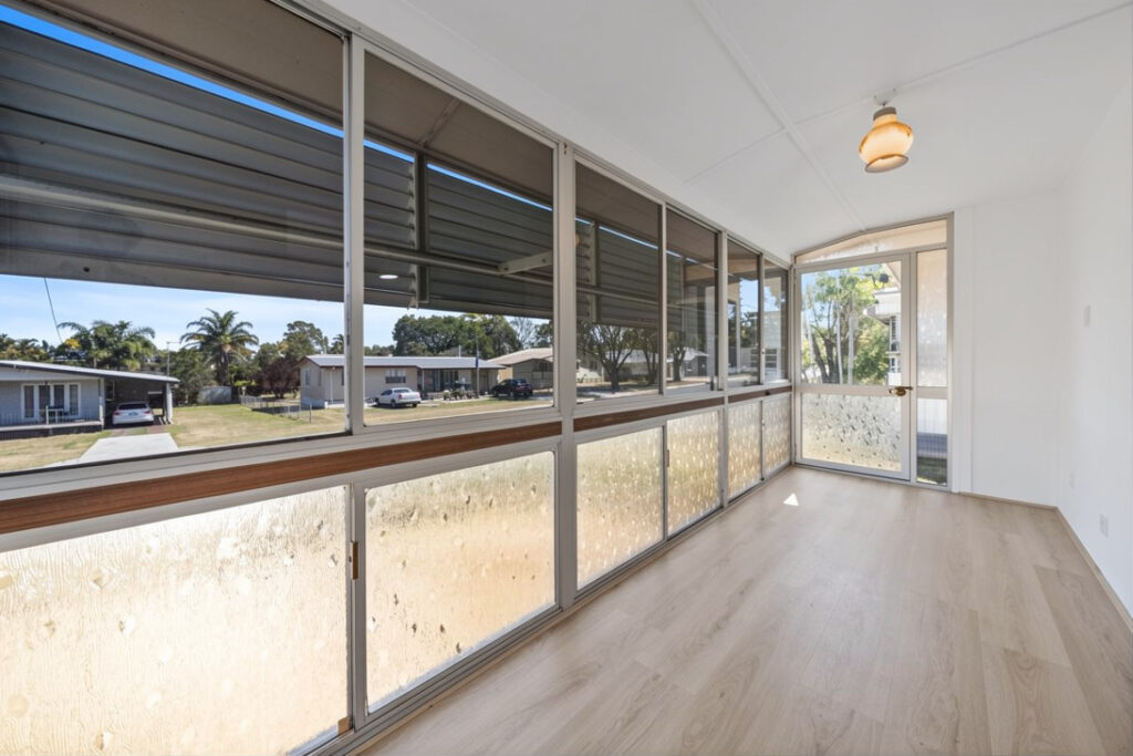 8 Cross Street, Raceview, QLD 4305