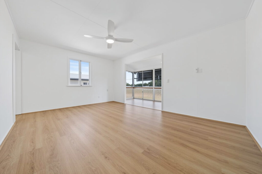 8 Cross Street, Raceview, QLD 4305