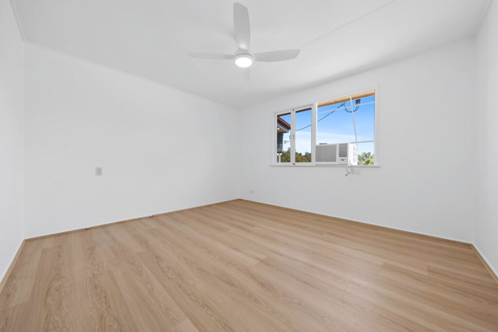 8 Cross Street, Raceview, QLD 4305