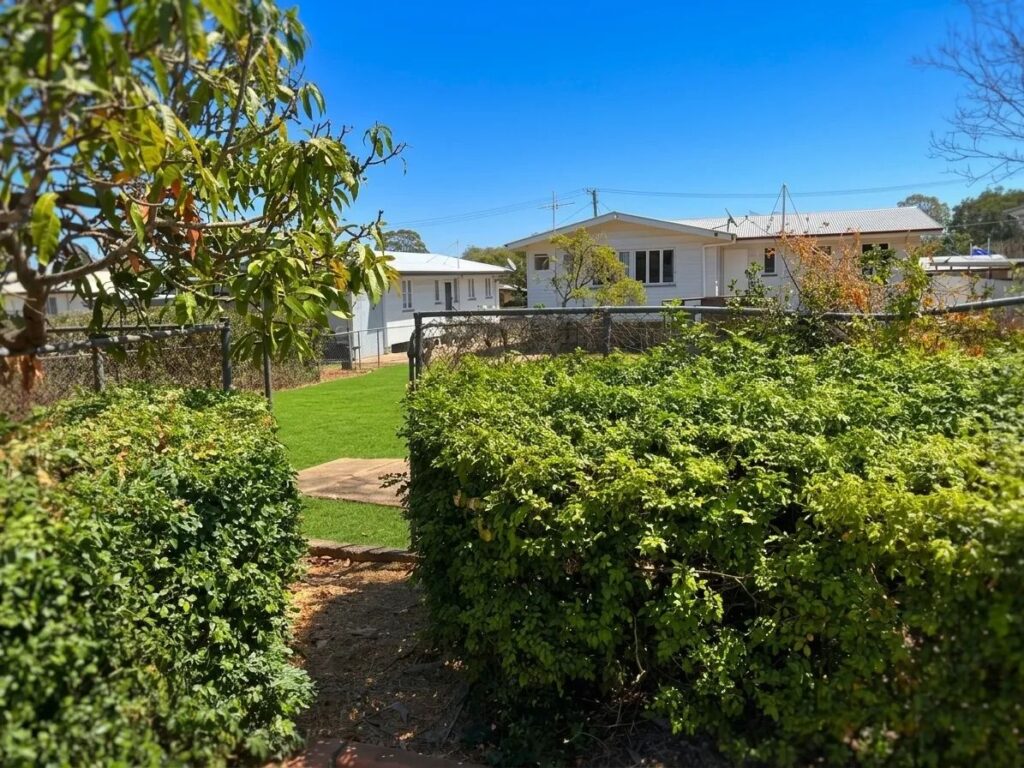 8 Cross Street, Raceview, QLD 4305