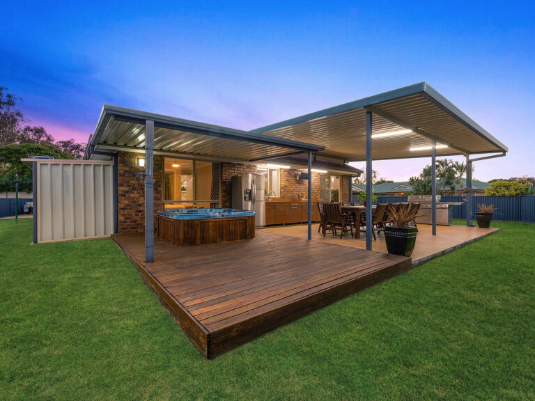 2 Diosma Close, Yamanto, QLD 4305