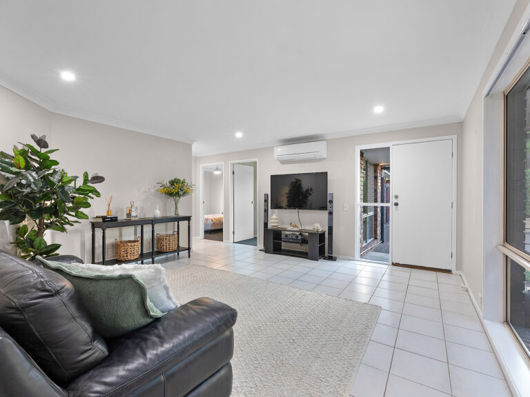 2 Diosma Close, Yamanto, QLD 4305