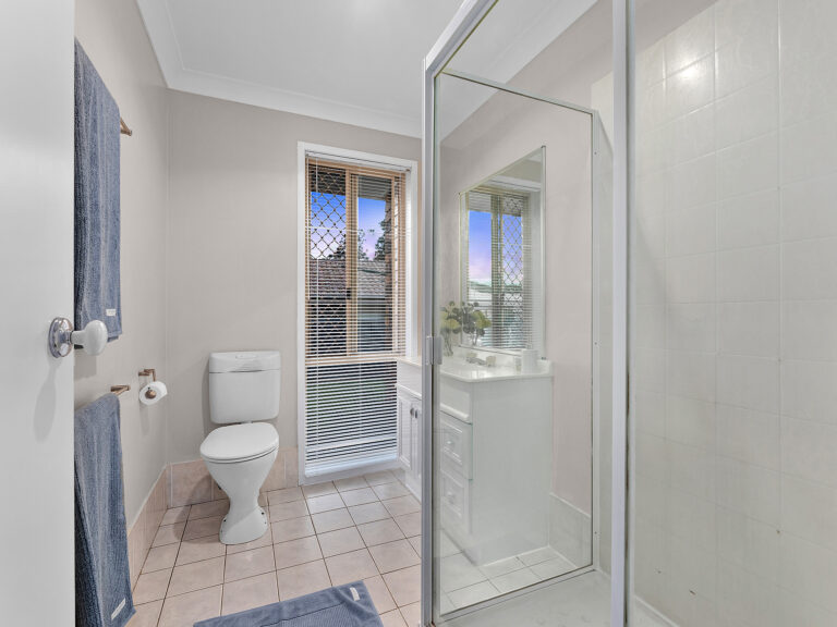 2 Diosma Close, Yamanto, QLD 4305