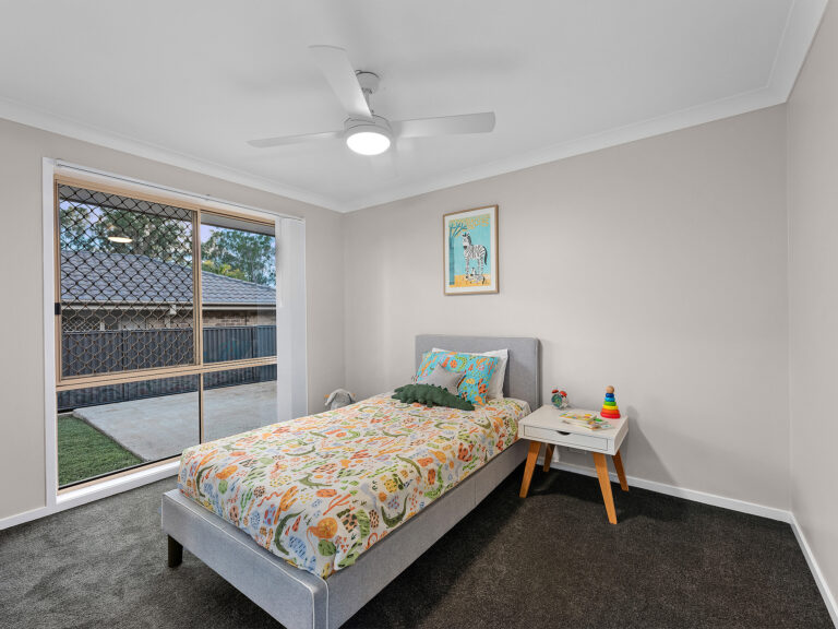 2 Diosma Close, Yamanto, QLD 4305