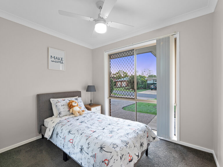 2 Diosma Close, Yamanto, QLD 4305